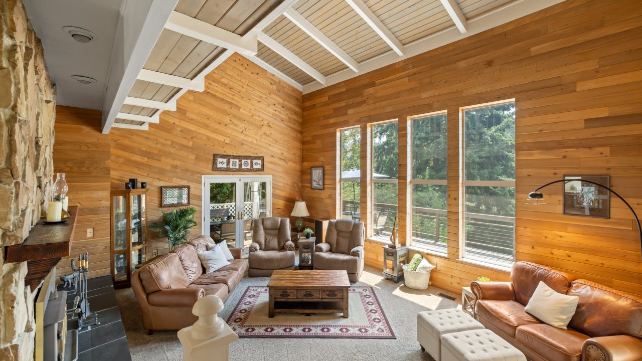 18705 68th St E Bonney Lake, amazing lakefront listing