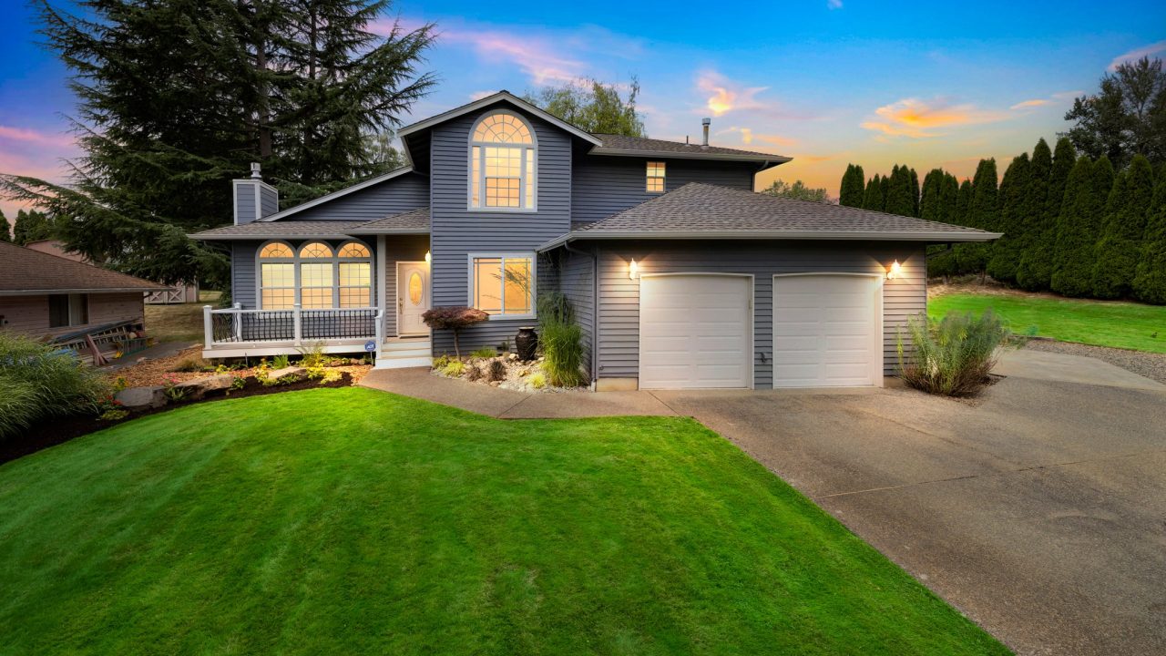 2608 103rd Ave Ct E Edgewood, WA 98372 listing photography