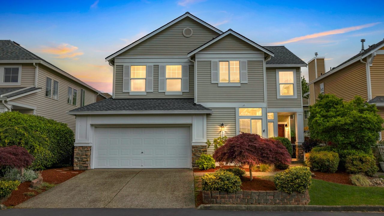 4516 S 222nd St Kent, WA beautiful contemporary listing real estate photography by Kusko Real Estate Photography that reveals the home in all it's beautiful splendor!
