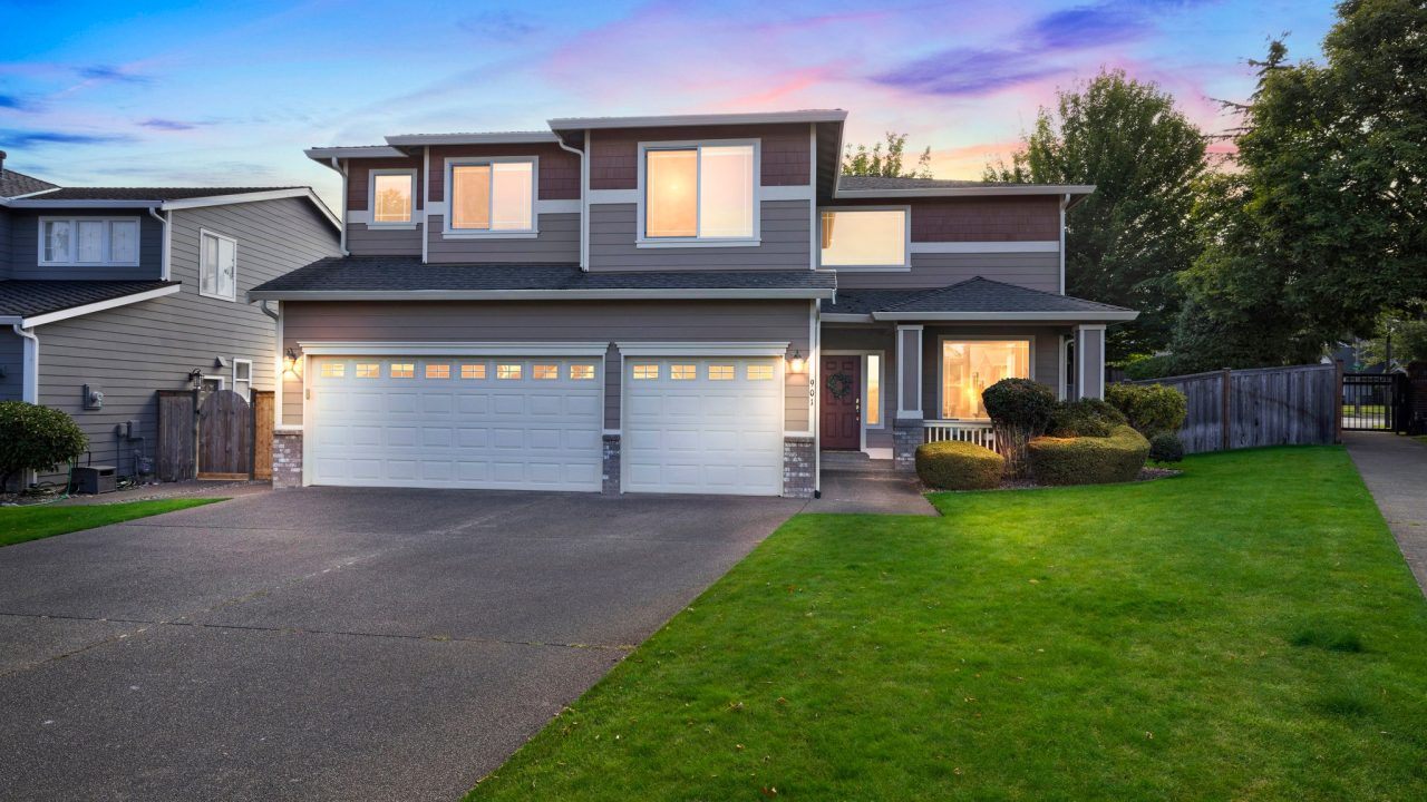 901 N Laurel Ln Tacoma, WA 98406 incredible Property Photography by Kusko real estate photography showcasing the limitless potential. Drone photography and virtual twilight highlight the home perfectly!